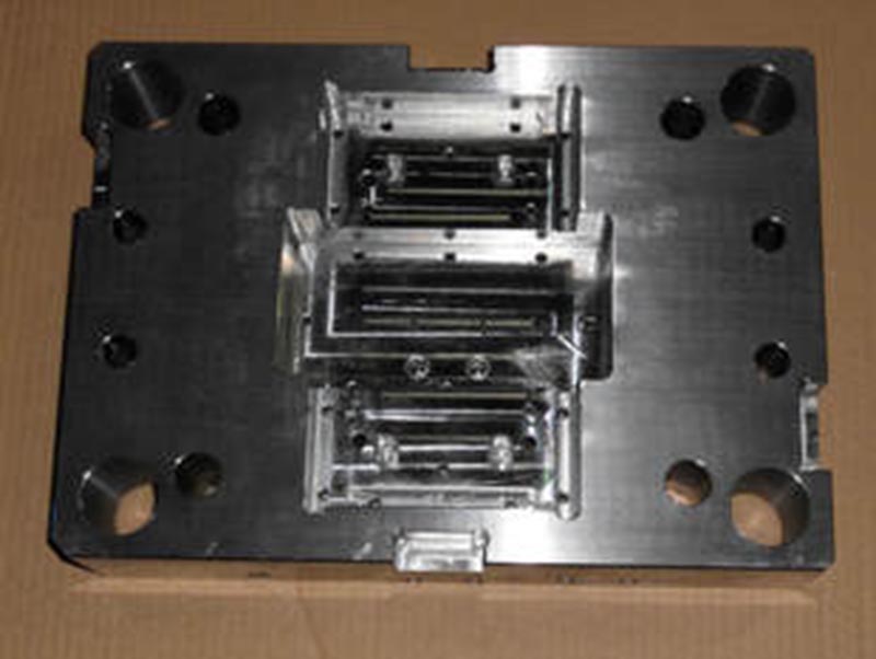 嘉黎精密塑料模-06